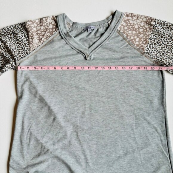 White Birch Top Leopard and Cheetah Print Bubble Sleeves size Large - Picture 5 of 5